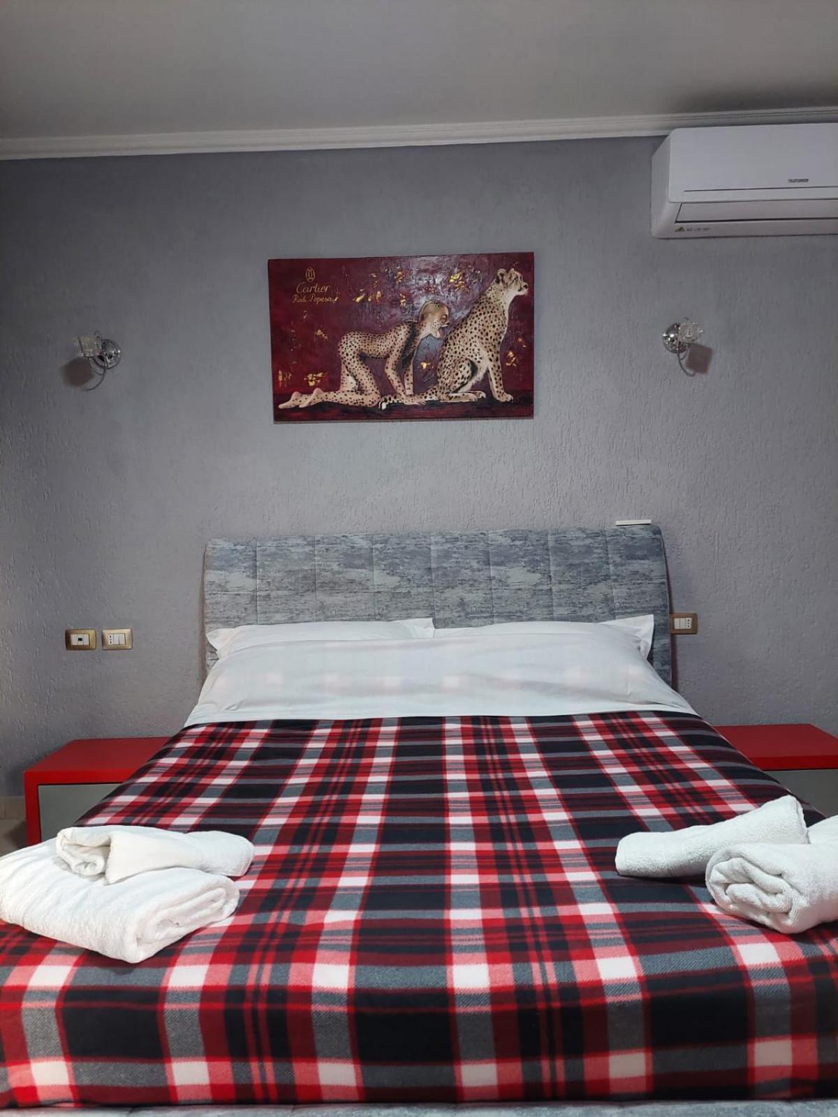 Gex Guest House Tirana Exterior foto