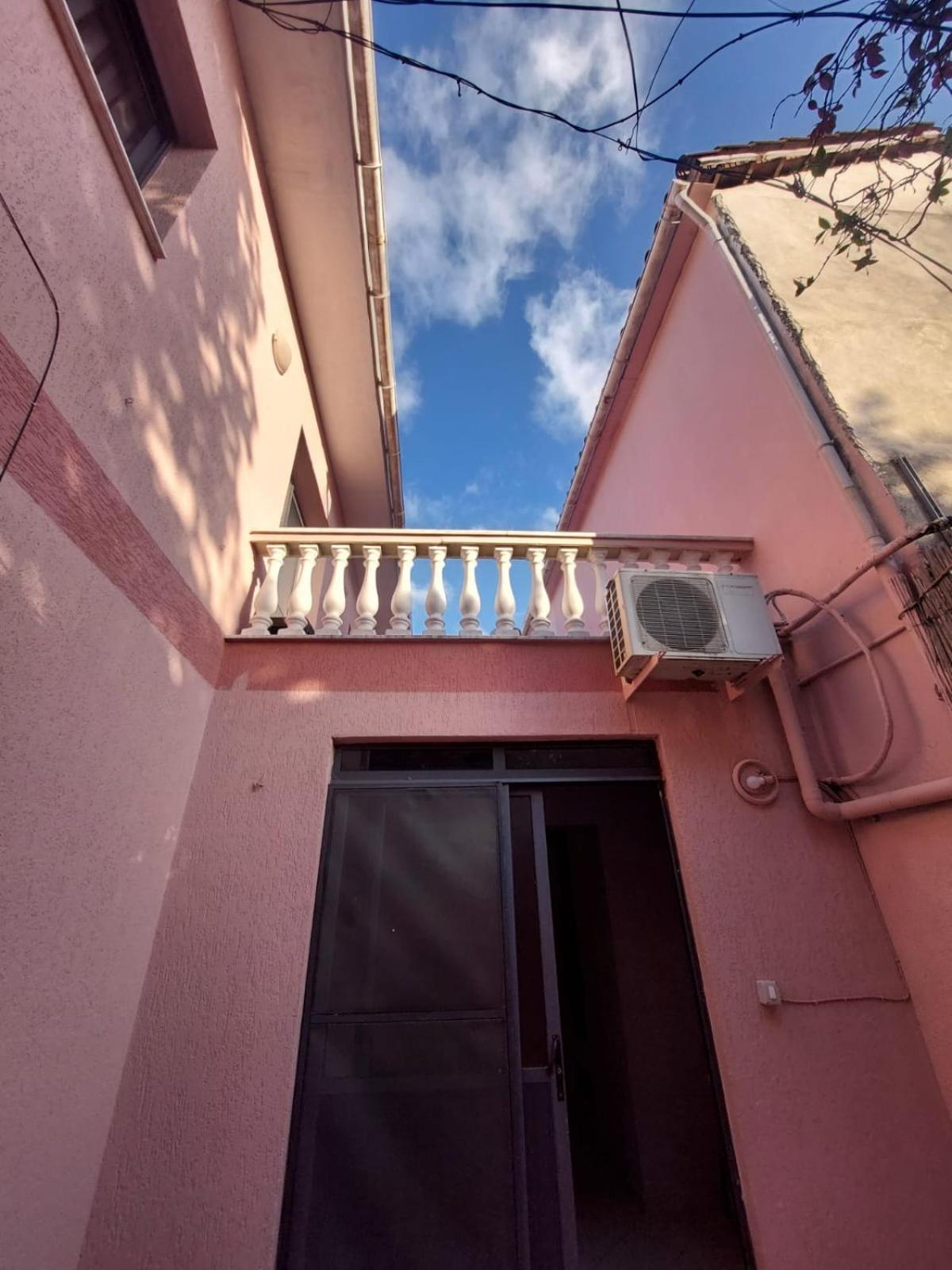 Gex Guest House Tirana Exterior foto